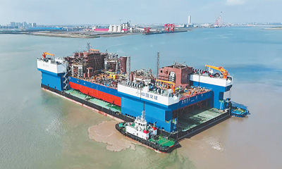 百事3转载：全球最大江海移动船坞完成出海运输任务